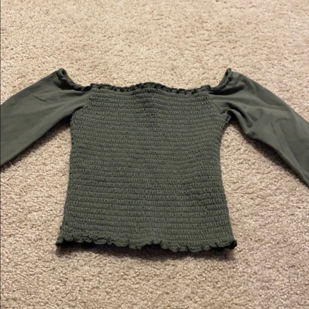 Cute green crop top long sleeved shirt
